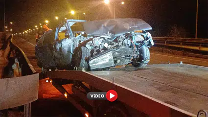 Kampüs Önünde Bariyerlere Daldı