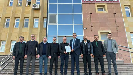 Türk Eğitim-Sen’in Yeni Yönetimi Mazbatasını Aldı