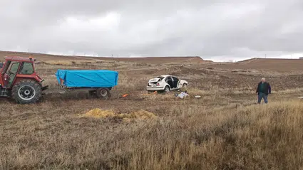 Otomobil Şarampole Yuvarlandı