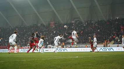 Sakaryaspor'un Serisi Çorum'da Son Buldu