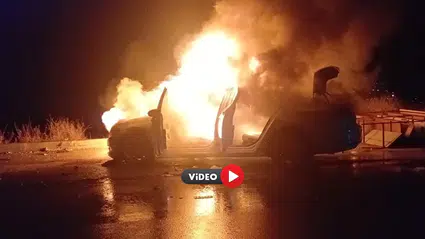 Park Halindeki Araç Alev Topuna Döndü