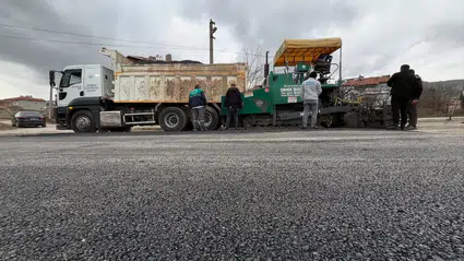 Şenyurt Mahallesinde Asfalt Serim Çalışmalarına Başladı