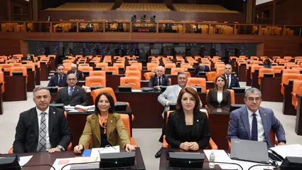 Tahtasız, Meclis Salonunu Terk Etti