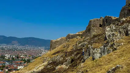 Fethiye Kalesi kazı alanındaki otluk alanda çıkan yangın söndürüldü