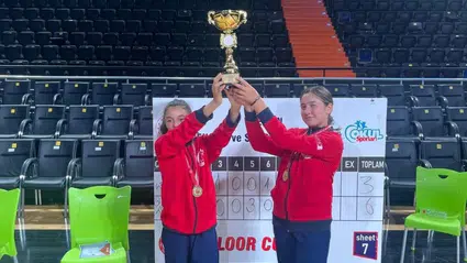 Türkiye Şampiyonu olan Küçükler Kız Floor Curling takımı belediyeyi ziyaret etti