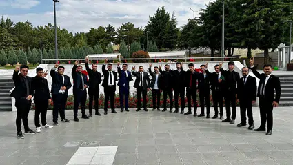 İlk Durağı Şehit Kabirleri Oldu