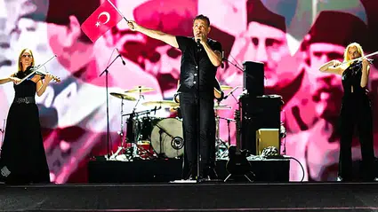 Şarkıcı Haluk Levent, Samsun'da konser verdi