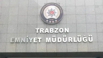 Trabzon'da terfi eden 40 emniyet mensubuna rütbeleri törenle takıldı