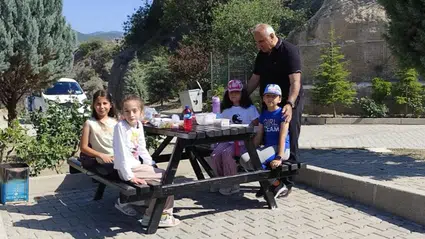 Piknik Yapan Miniklere Sürpriz