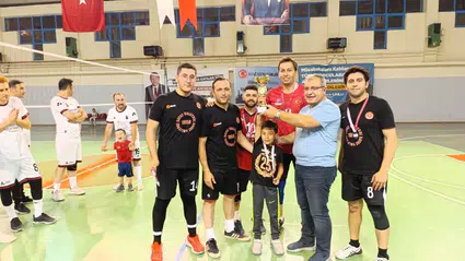 Voleybol Turnuvasının Şampiyonu Bayat Belediyesi Oldu