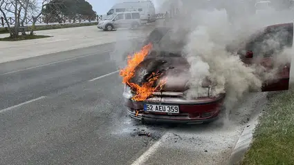 Ordu'da seyir halindeki otomobil yandı