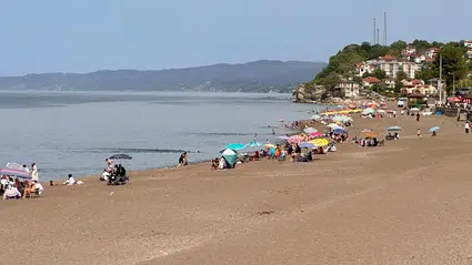 Düzce'de sıcak hava nedeniyle sahillerde yoğunluk yaşandı