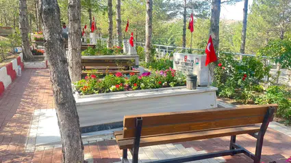 Sungurlu Şehitliğinde Bakım ve Çiçeklendirme Çalışması Yapıldı