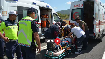 Otomobil, Trafik Levhasına Çarptı