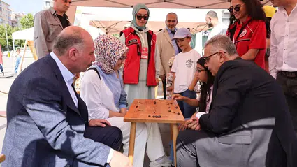 Çocuklarla Eğlendiler