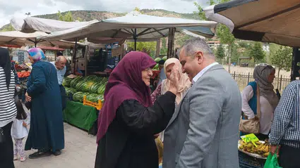 Ünlü, Pazarda Vatandaşlar ile Buluştu