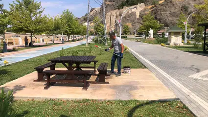 Osmancık'ta Park ve Yeşil Alanlarda Yaz Bakımı Sürüyor