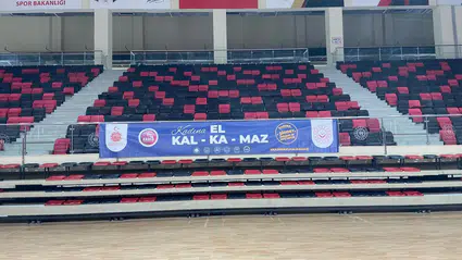 Spor Tesislerine Kadına Şiddete Hayır Pankartları Asıldı