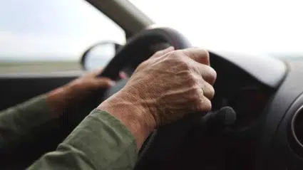Ehliyetde yeni yaş sınırı geliyor! B sınıfı ehliyet kullanan yaşlıları etkileyecek