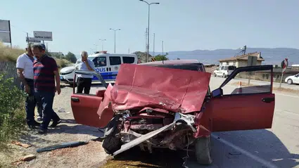 Sinop’ta iki otomobilin çarpıştığı kazada 3 kişi yaralandı