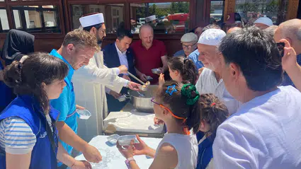Espiye'de vatandaşlara aşure ikram edildi