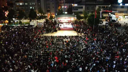 Meydanda Mest Eden Akşam