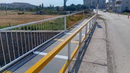 TOKİ Yolu Üzerindeki Köprüye Yaya Yolu Yapıldı