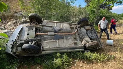 Bartın'da bariyere çarparak ters dönen aracın sürücüsü ağır yaralandı