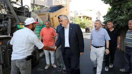 Bafra Belediyesi, 3 mahalledeki 28 sokakta yol çalışması yapıyor