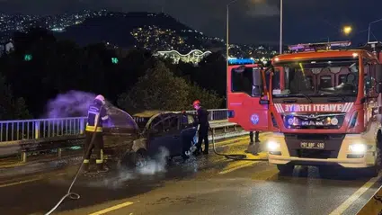 Trabzon'da seyir halindeki otomobil yandı