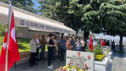 Lise Öğrencileri Şehit Kabirlerini Ziyaret Etti