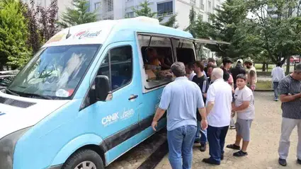Canik Belediyesi vatandaşlara aşure ikramında bulundu