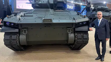 Ahlatcı, IDEF'25 Fuarında Çorum'un ve Türkiye'nin Gururuna Tanıklık Etti