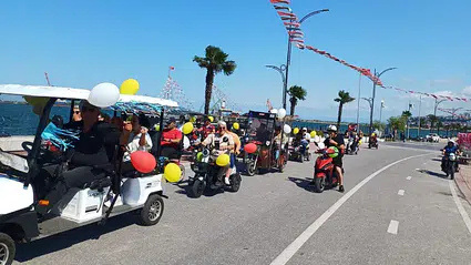 Samsun'da akülü araçlarla sünnet konvoyu düzenlendi