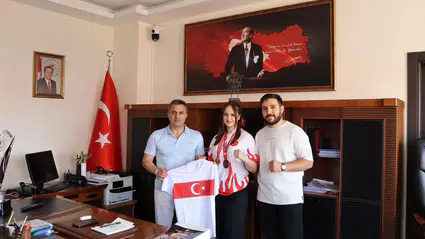 Şampiyon Boksör Elanur Akça, İl Müdürü Tarafından Ağırlandı