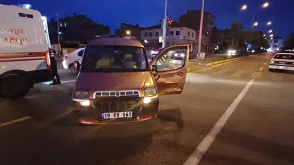 Hafif Ticari Araç İle Motosiklet Çarpıştı