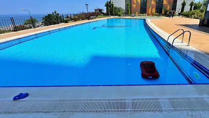 Samsun'da akülü arabasıyla havuza düşen 4 yaşındaki çocuk boğulma tehlikesi geçirdi