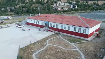 1965 Samsunspor Derneği Sarıdibek Ortaokulu'nu kırmızı beyaza boyadı