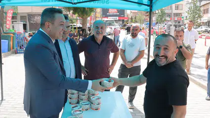 Sungurlu'da Cuma Namazı Sonrası Aşure İkram Edildi