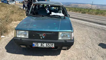 Amasya'da devrilen otomobildeki 3 kişi yaralandı