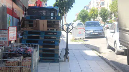 Esnaf Israrcı, Yayalar Mağdur