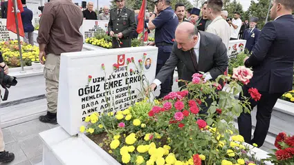 Şehitlikte Anma Töreni