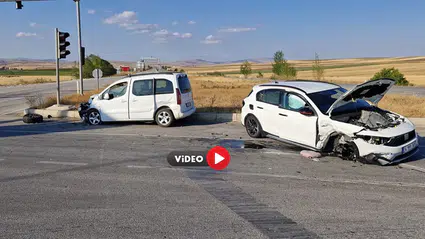 Ölüm Kavşağında Yine Kaza: 10 Yaralı