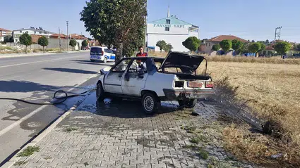 Ağaca Çarpan Otomobil Yandı