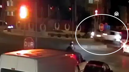 Motosiklet ile Otomobil Çarpıştı