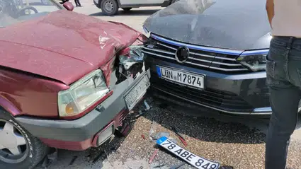 Karabük'te iki otomobilin çarpıştığı kazada 3 kişi yaralandı