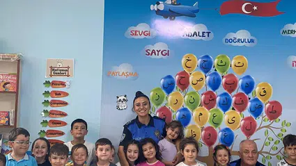 Bolu'da polisler yaz Kur'an kurslarında eğitim gören çocuklarla buluştu