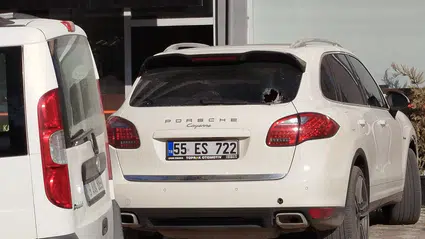 Park Halindeki Araç Kurşunlandı