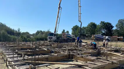 Osmancık'ta At Bakım Evi İnşaatında Beton Dökümüne Başlandı