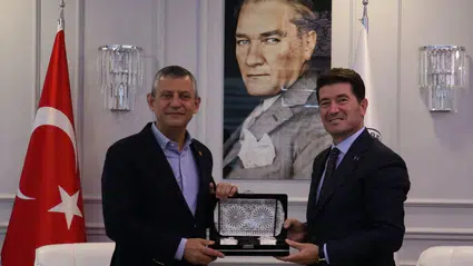 CHP Genel Başkanı Özgür Özel, Trabzon'da ziyaretlerde bulundu